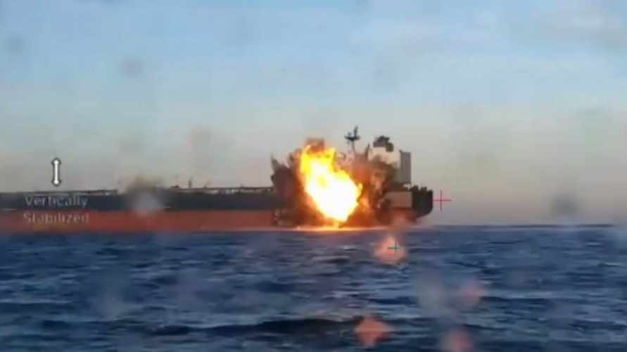 Появилось видео атаки украинских морских дронов на два нефтетанкера, шедших в Россию