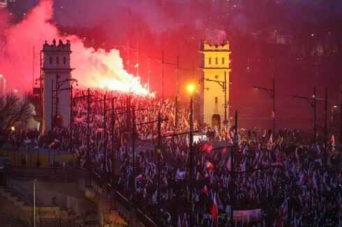 В Варшаве более 100 000 поляков вышли на Марш независимости