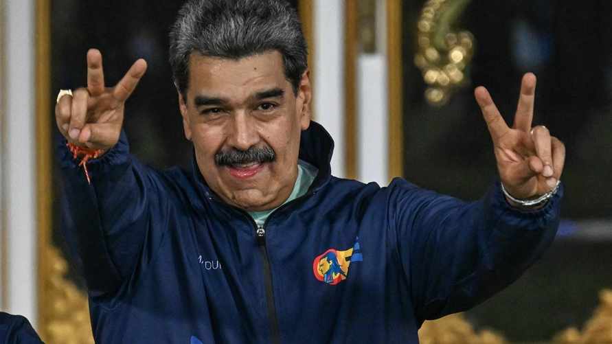 Лукашенко пригласил Мадуро в Беларусь