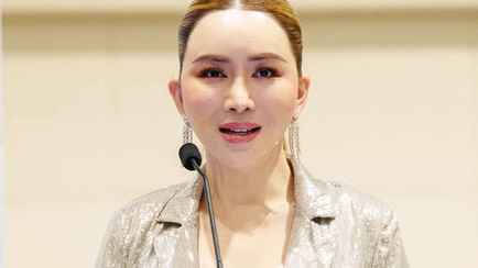 Суд выдал ордер на арест совладелицы «Мисс Вселенная». Что произошло на это раз?