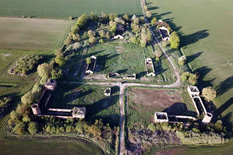 Белорусам предложили купить ферму-замок XIX века за 84 рубля