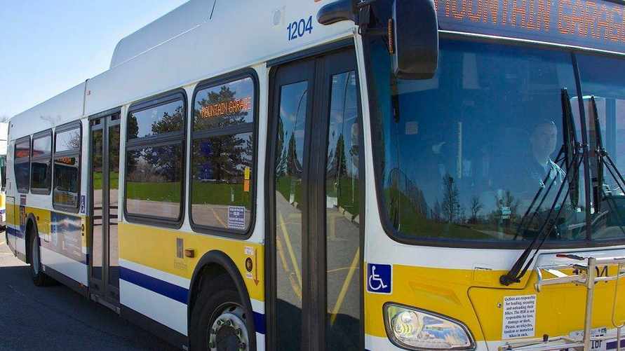 Мужчина угнал автобус с пассажирами и получил похвалу от ДПС