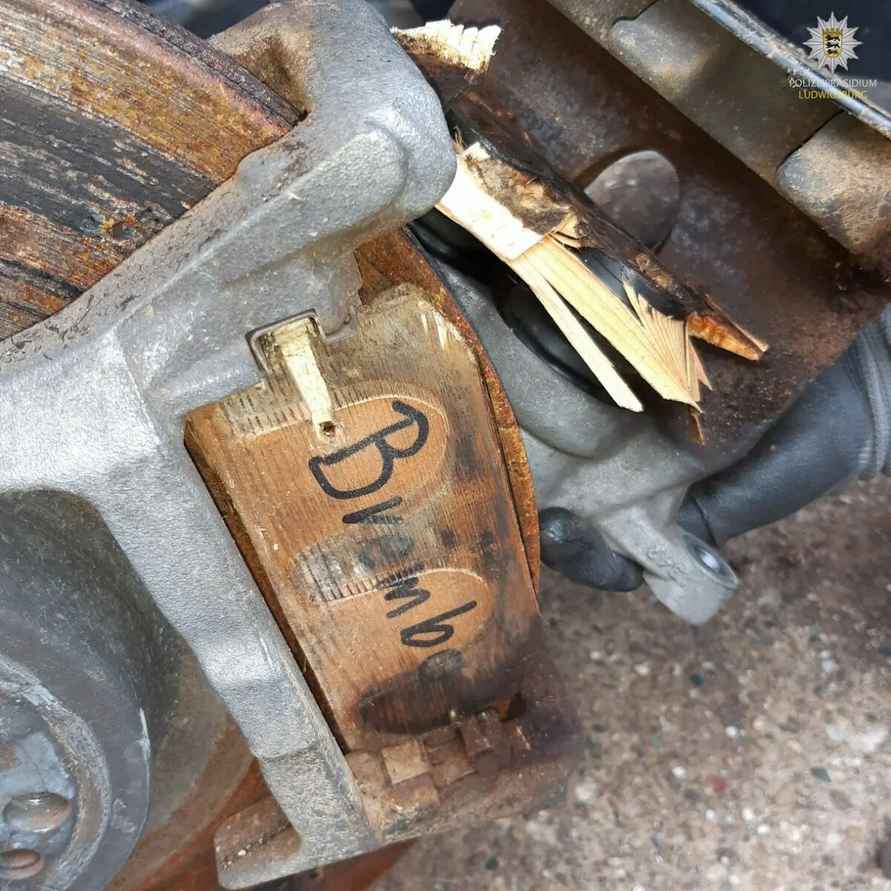 «Ручная работа» за 100 000 евро. Водитель Mercedes чуть не расплатился жизнью за деревянные тормоза