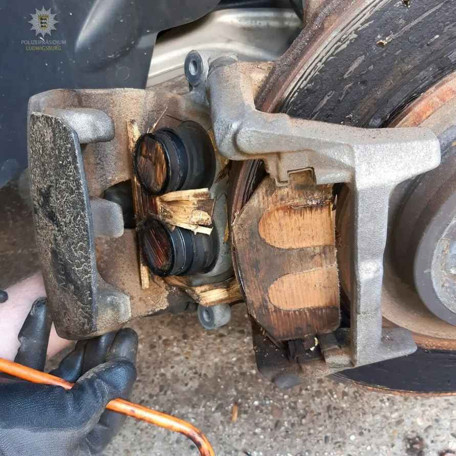 «Ручная работа» за 100 000 евро. Водитель Mercedes чуть не расплатился жизнью за деревянные тормоза