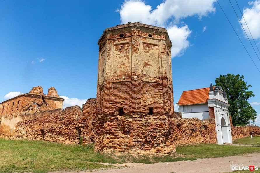 Белорусам предложили проспонсировать реконструкцию монастыря картезианцев в Березе. Что кроме ресторана планируют?