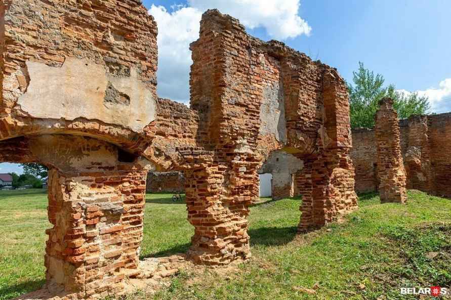 Белорусам предложили проспонсировать реконструкцию монастыря картезианцев в Березе. Что кроме ресторана планируют?