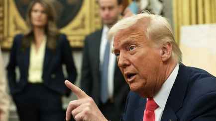 Пошлины до 500%? Трамп пригрозил новыми «жёсткими санкциями» торговым партнёрам России