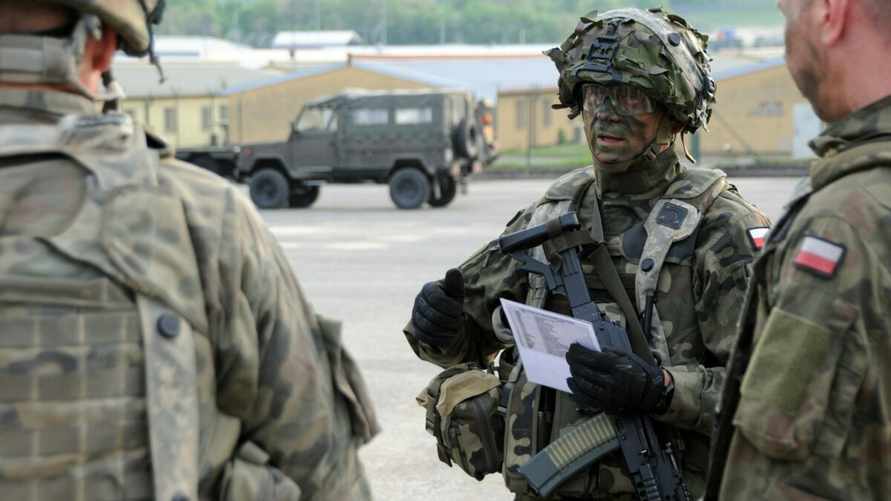 Польша решила призвать в армию 300 000 человек в 2026 году. Зачем?