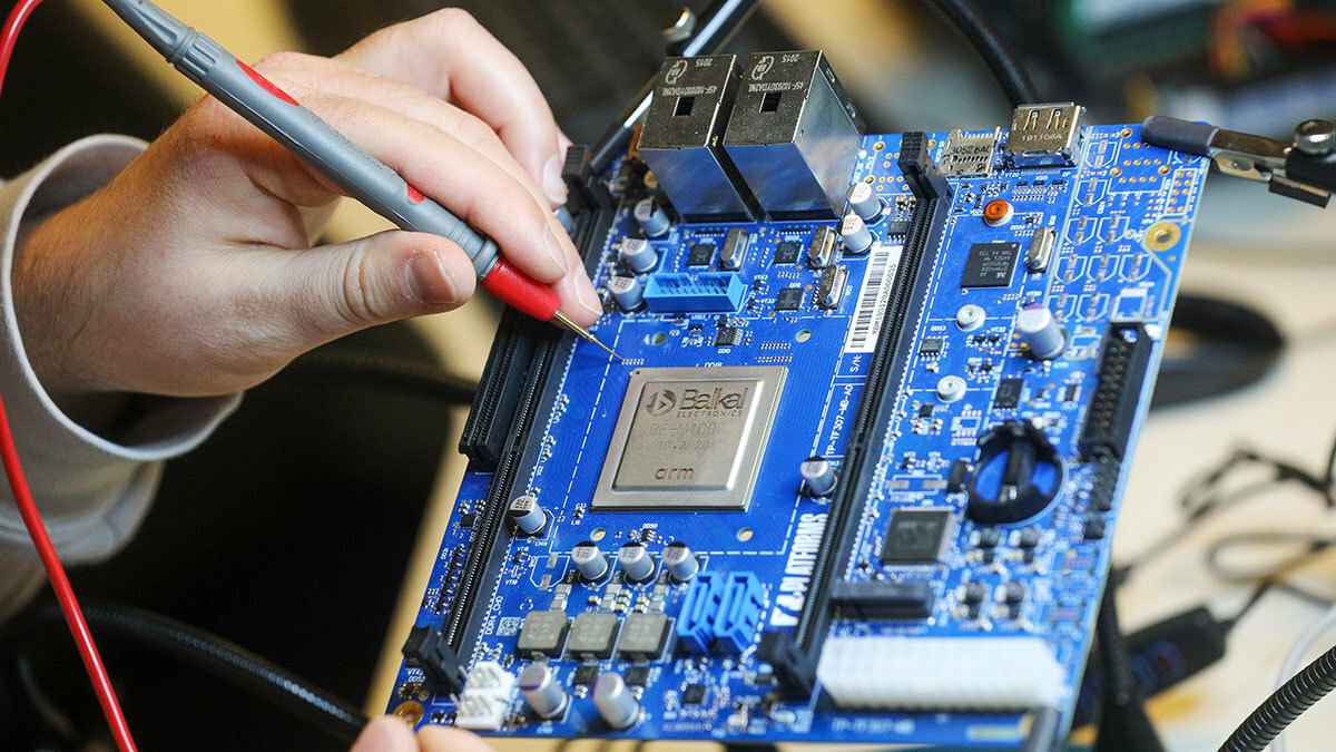 В РФ признали успешным эксперимент по сборке российских процессоров и закрыли производство