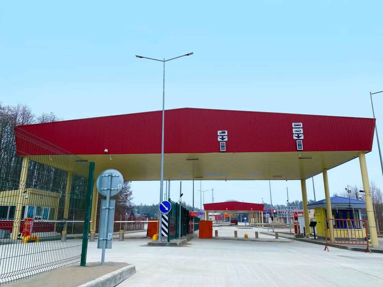 Банк предложил всем белорусам, «кто мчит» в Польшу, помочь "не попасть в неловкую ситуацию"