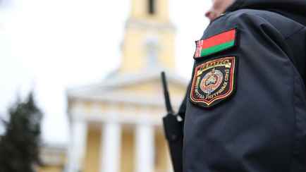 «У нас соседка мужа так» — Белорусы поделились историями, когда им «не стыдно» звонить в милицию