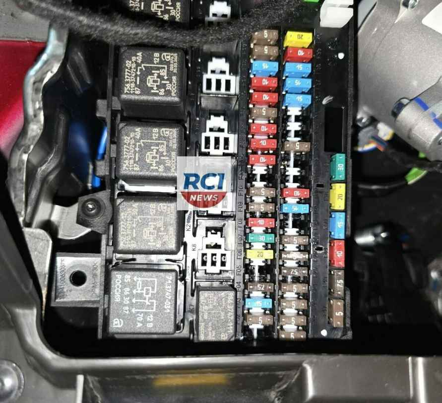 У новых Lada Iskra стали отказывать парктроники, омыватель и система стабилизации. АвтоВАЗ назвал причину