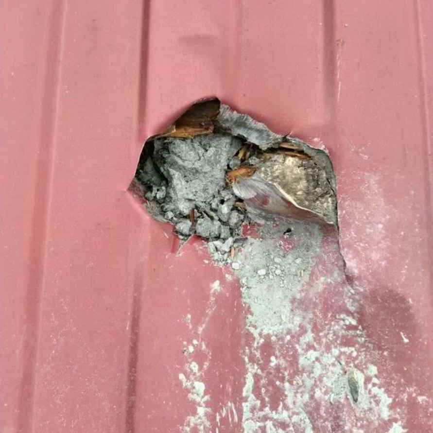 «Зелёный НЛО» пробил крышу жилого дома в России