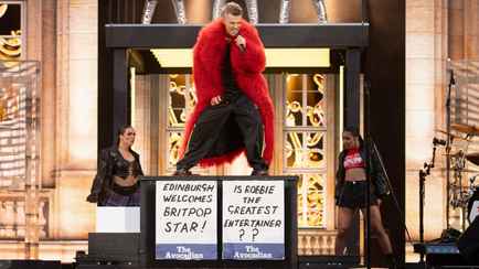 У Робби Уильямса обнаружили синдром Туррета, цингу и потерю зрения. Что происходит?