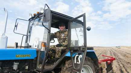 Сколько несовершеннолетних трактористов появилось в Беларуси? В парламенте дали первые цифры