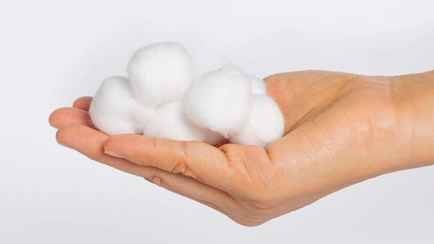 Зачем британцы раскладывают по углам ватные шарики в ноябре? Этот лайфхак пригодится в наших широтах