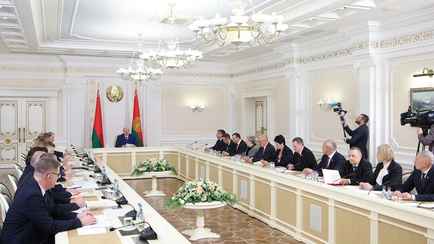 Лукашенко предупредил чиновников об опасности конфликта с «другим президентом»