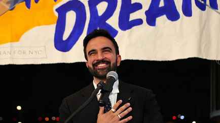 В Нью-Йорке избрали мэром «худший кошмар Трампа». Кто такой социалист и мусульманин Мамдани?