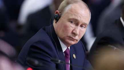 Путин обязал россиян перейти в мессенджер MAX. Кому сделал исключение?