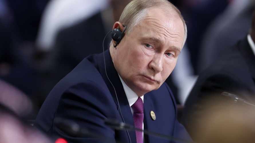 Путин обязал россиян перейти в мессенджер MAX. Кому сделал исключение?