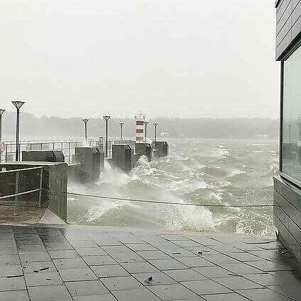 Литву накрыл почти ураган. Доберется ли до Беларуси?