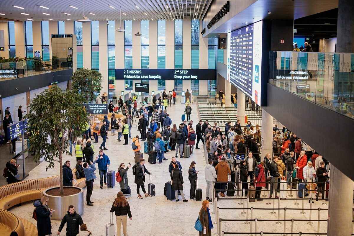 Вильнюсский аэропорт снова остановился. Но не из-за контрабандных шаров