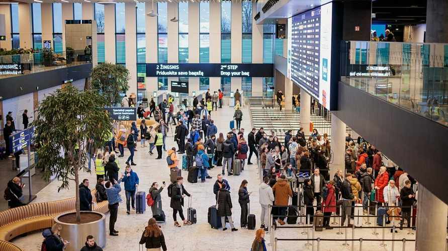 Вильнюсский аэропорт снова остановился. Но не из-за контрабандных шаров