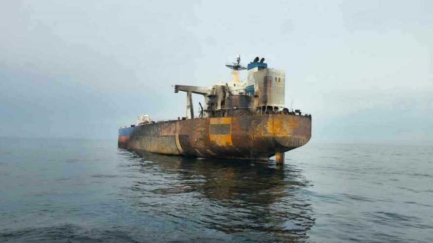 В Черном море сел на мель танкер российского "теневого флота"