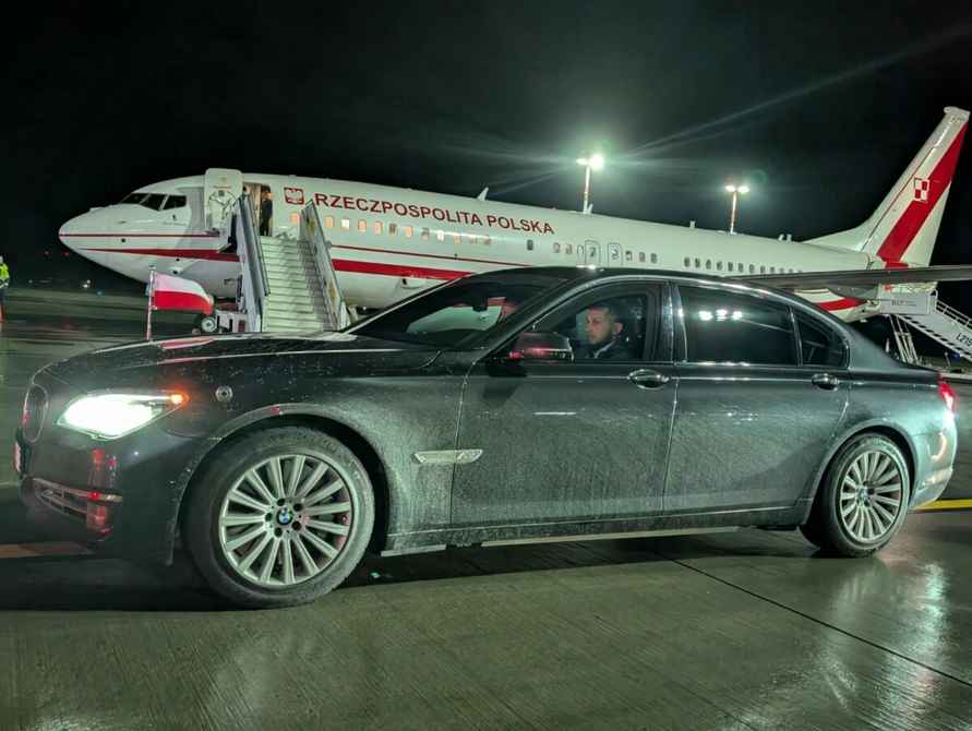 В Польше разразился скандал из-за грязной машины президента Навроцкого