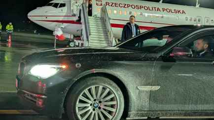 В Польше разразился скандал из-за грязной машины президента Навроцкого