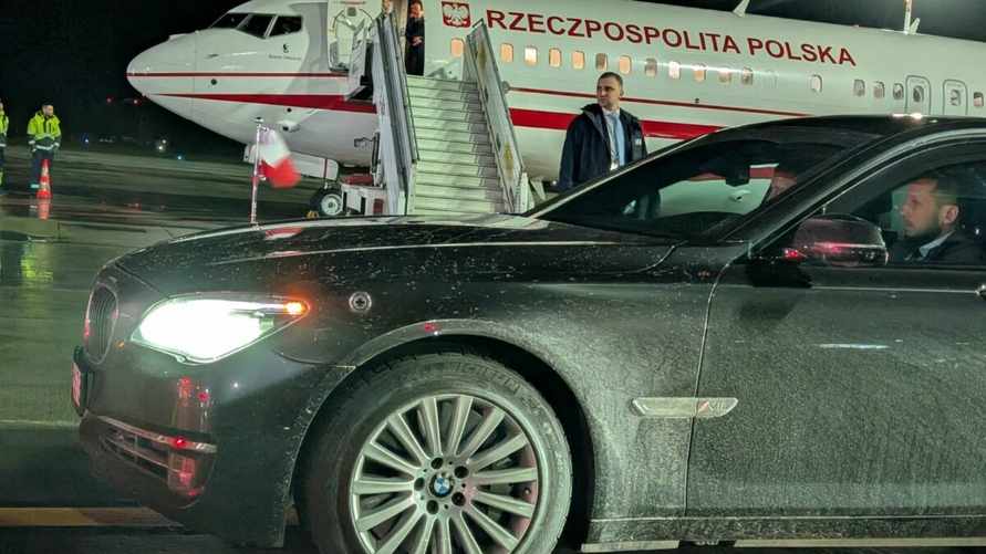 В Польше разразился скандал из-за грязной машины президента Навроцкого
