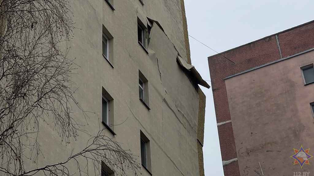 Спасатели решили разобрать верхние этажи пострадавшего дома в Гомеле