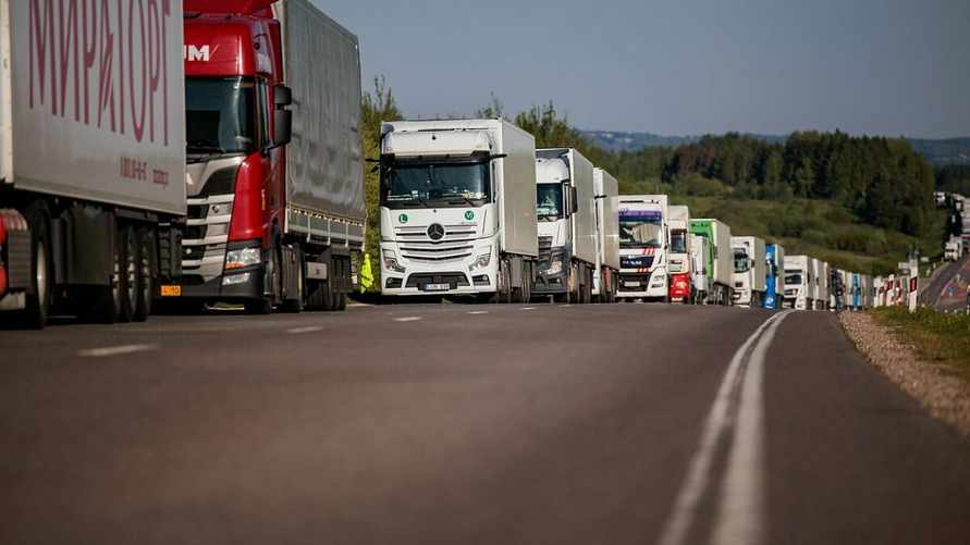 Международный союз транспорта запросил у Минска объяснения запрета на выезд литовским грузовикам