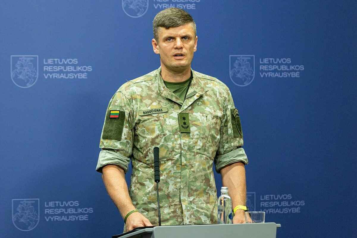 Литовская армия объяснила почему не сбивает воздушные шары с контрабандой из Беларуси