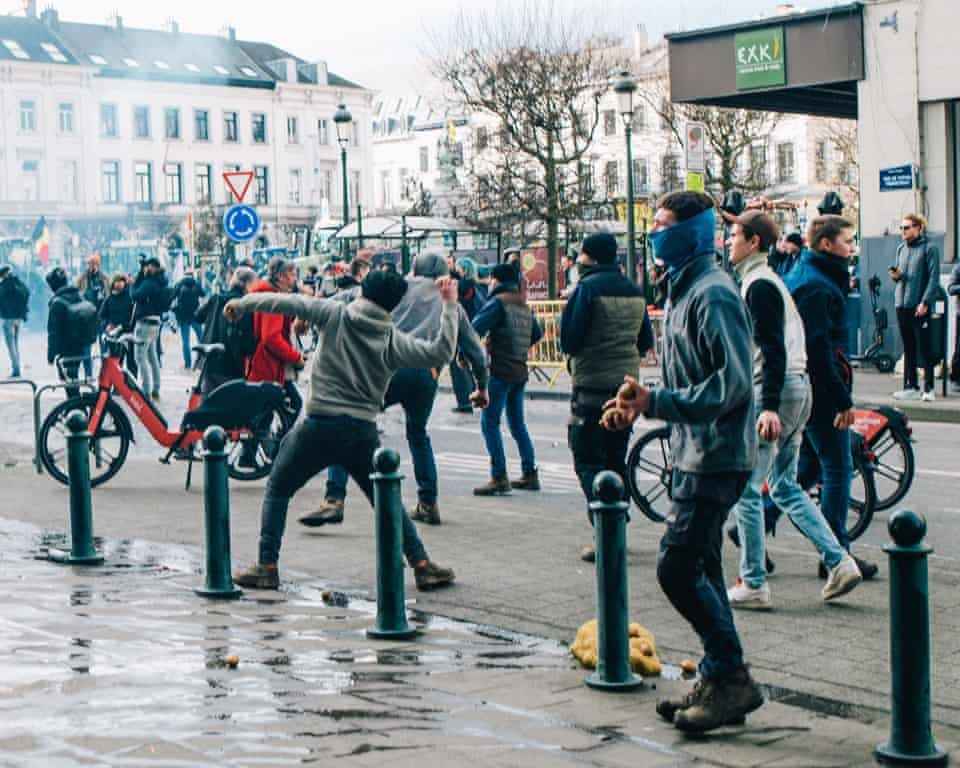 Фермеры забросали картошкой полицию во время протестов на фоне саммита ЕС
