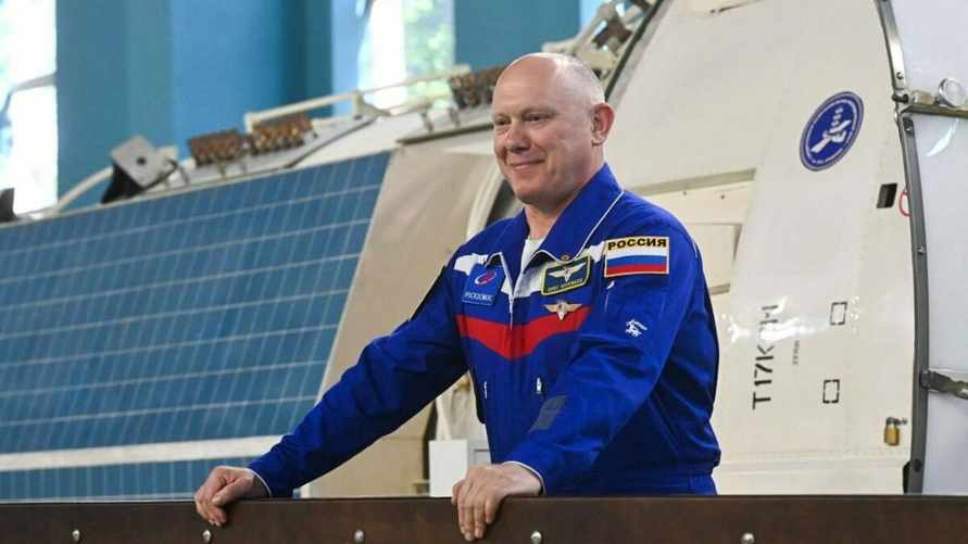 Российского космонавта сняли с миссии SpaceX по подозрению в съемке секретной документации