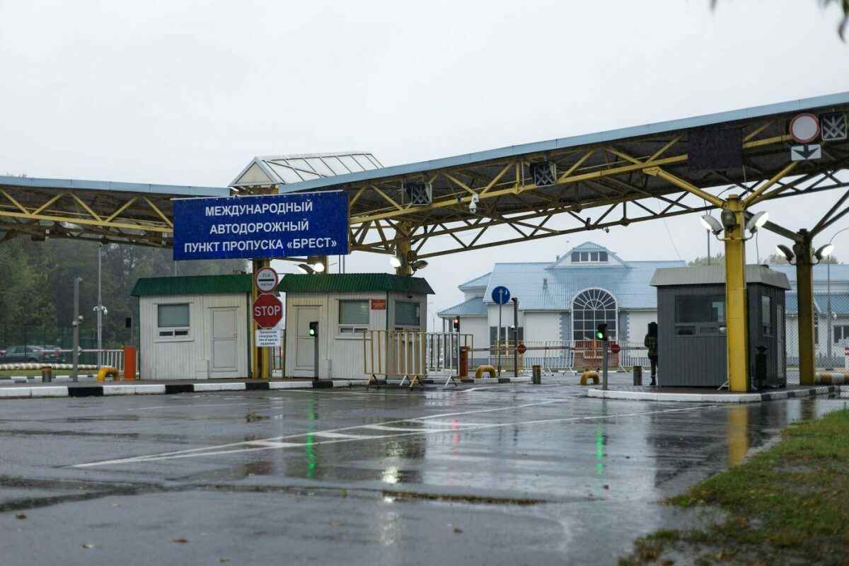 Таможня предупредила белорусов о штрафах до 1260 рублей за петарды в багаже. А кому можно?