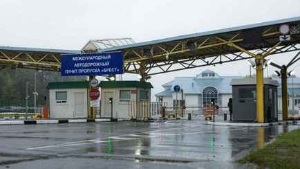 Таможня предупредила белорусов о штрафах до 1260 рублей за петарды в багаже. А кому можно?