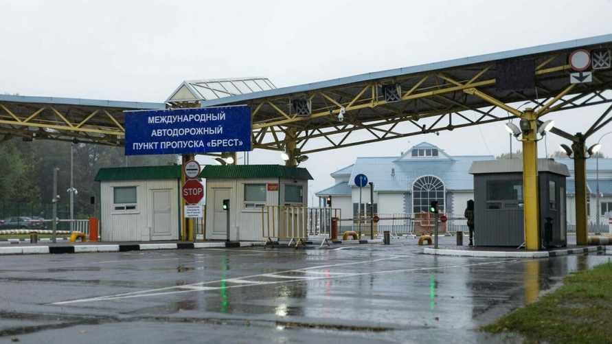 Таможня предупредила белорусов о штрафах до 1260 рублей за петарды в багаже. А кому можно?