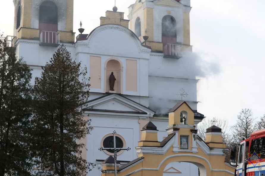 В МЧС назвали причину пожара костёла под Гродно