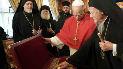 Папа Римский и Патриарх Варфоломей призвали католиков и православных праздновать Пасху в один день