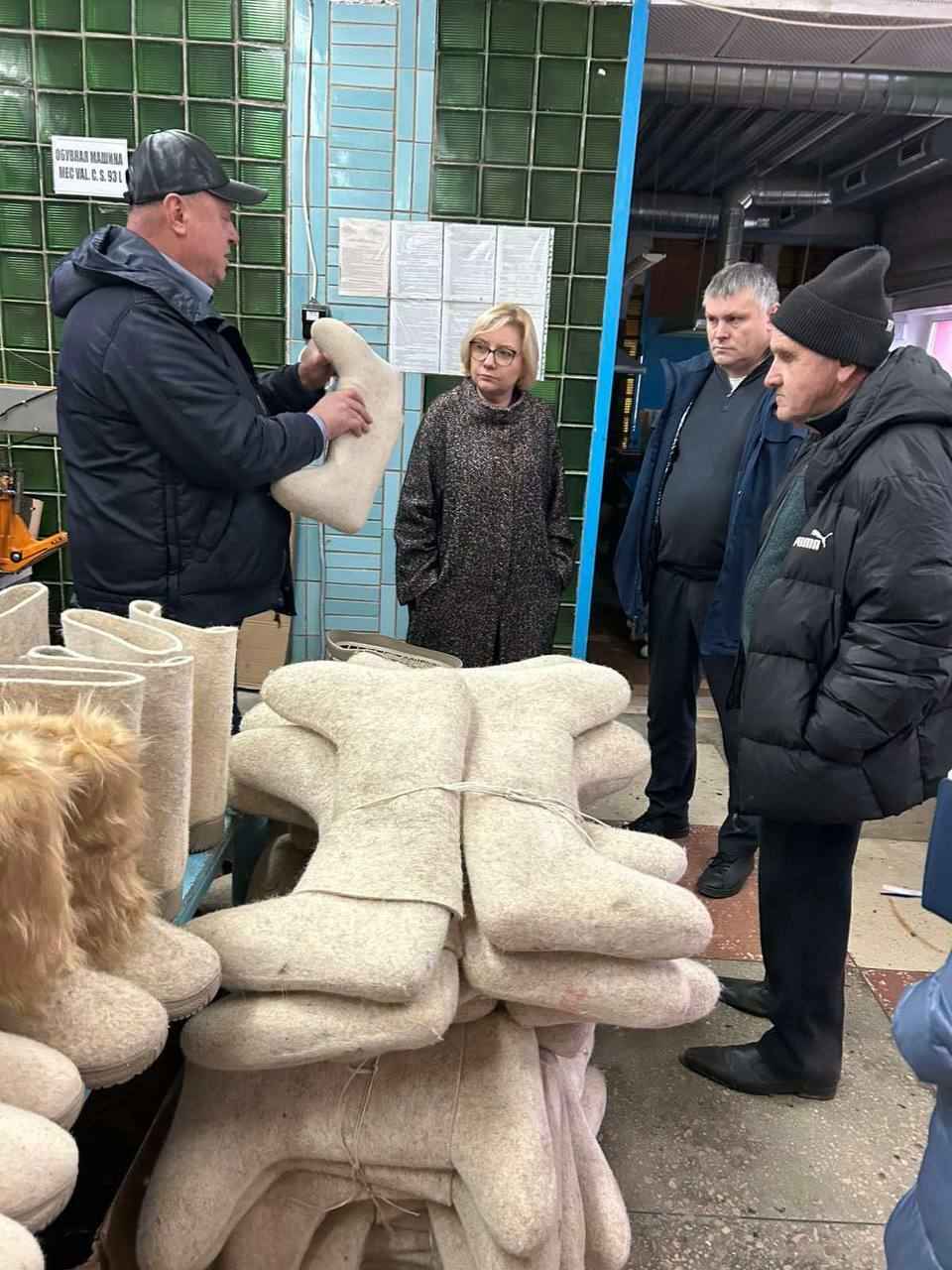 Беллегпром показал производство белорусских валенок. Почем валенки «Минчанка»?