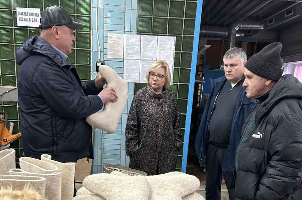 Беллегпром показал производство белорусских валенок. Почем валенки «Минчанка»?