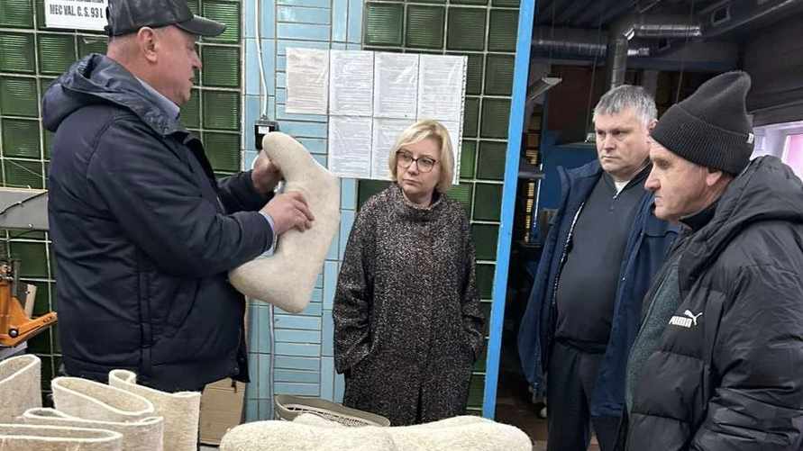 Беллегпром показал производство белорусских валенок. Почем валенки «Минчанка»?