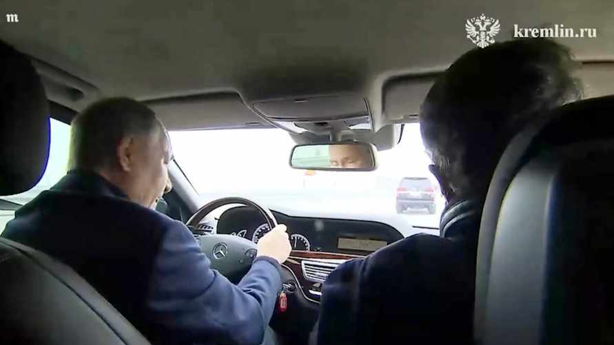 Путин заявил, что тайно ездит по Москве без мигалок