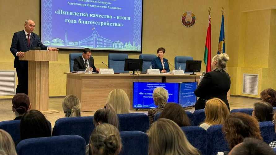 Глава Минздрава Беларуси призвал провести современные дороги в "большие населенные пункты"