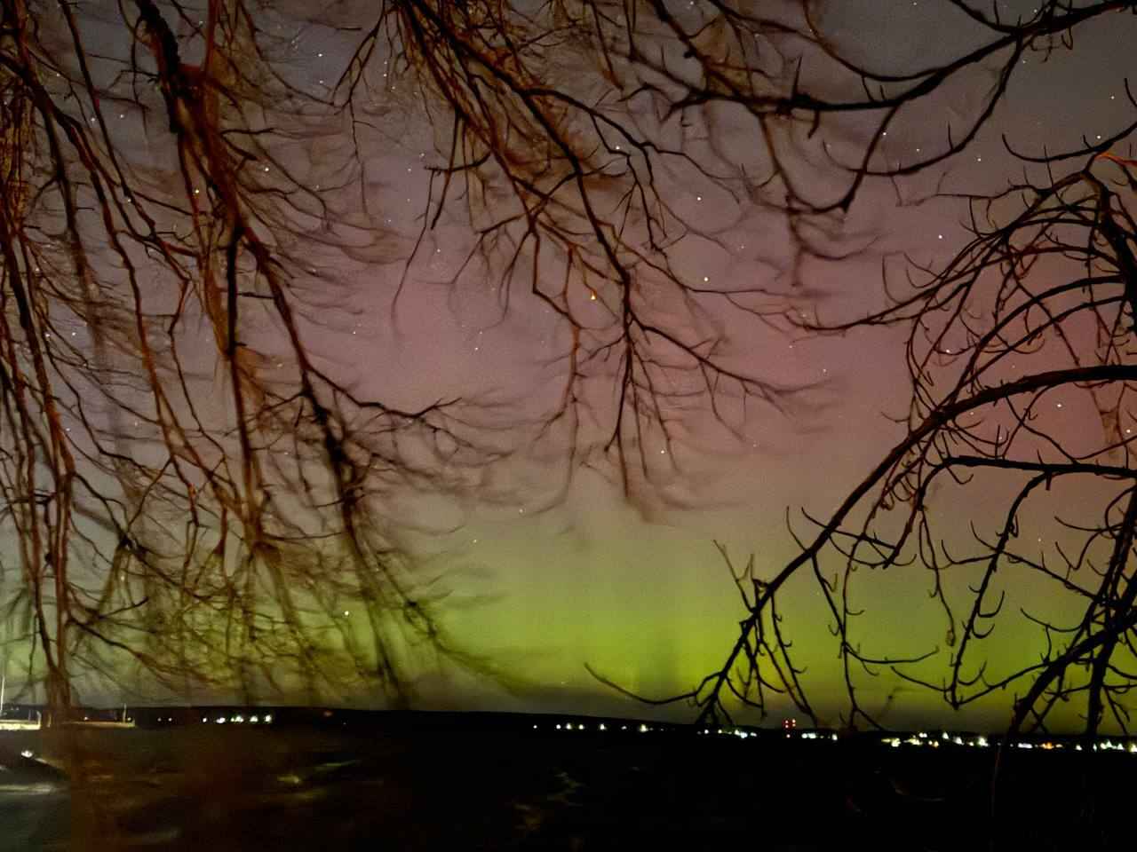 Над Беларусью снова заметили северное сияние