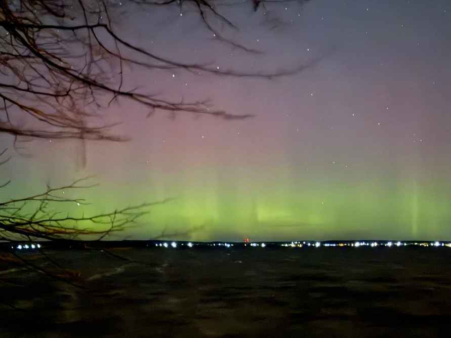 Над Беларусью снова заметили северное сияние
