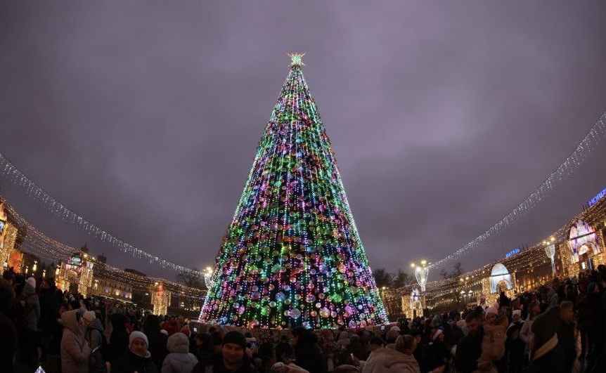 В Минске зажгли главную ёлку Беларуси