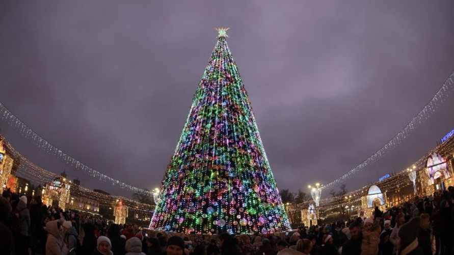 В Минске зажгли главную ёлку Беларуси